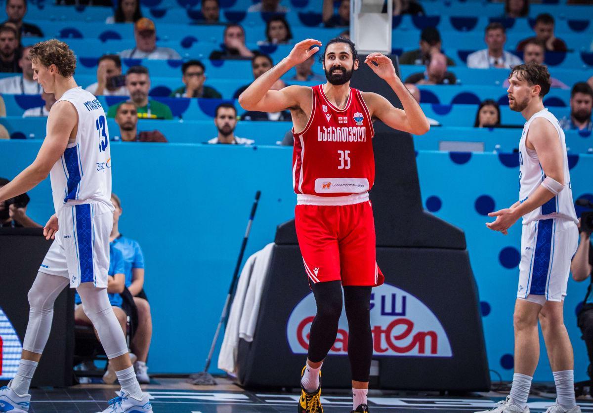 内线球星欧锦赛状态相当不错！魔术理应给他更高的战术地位？