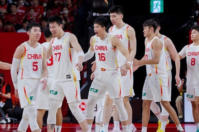 欧亿体育平台-给中国男篮将帅打分：朱俊龙胡金秋满分，郭士强及两大心腹不及格
